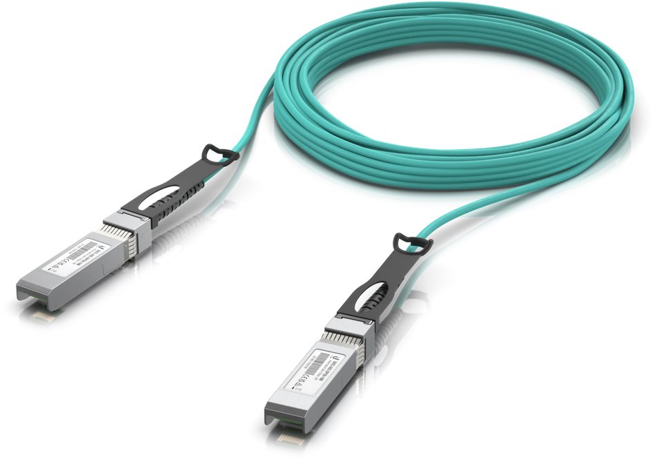 "Long-range QSFP28 direct attach cable w
